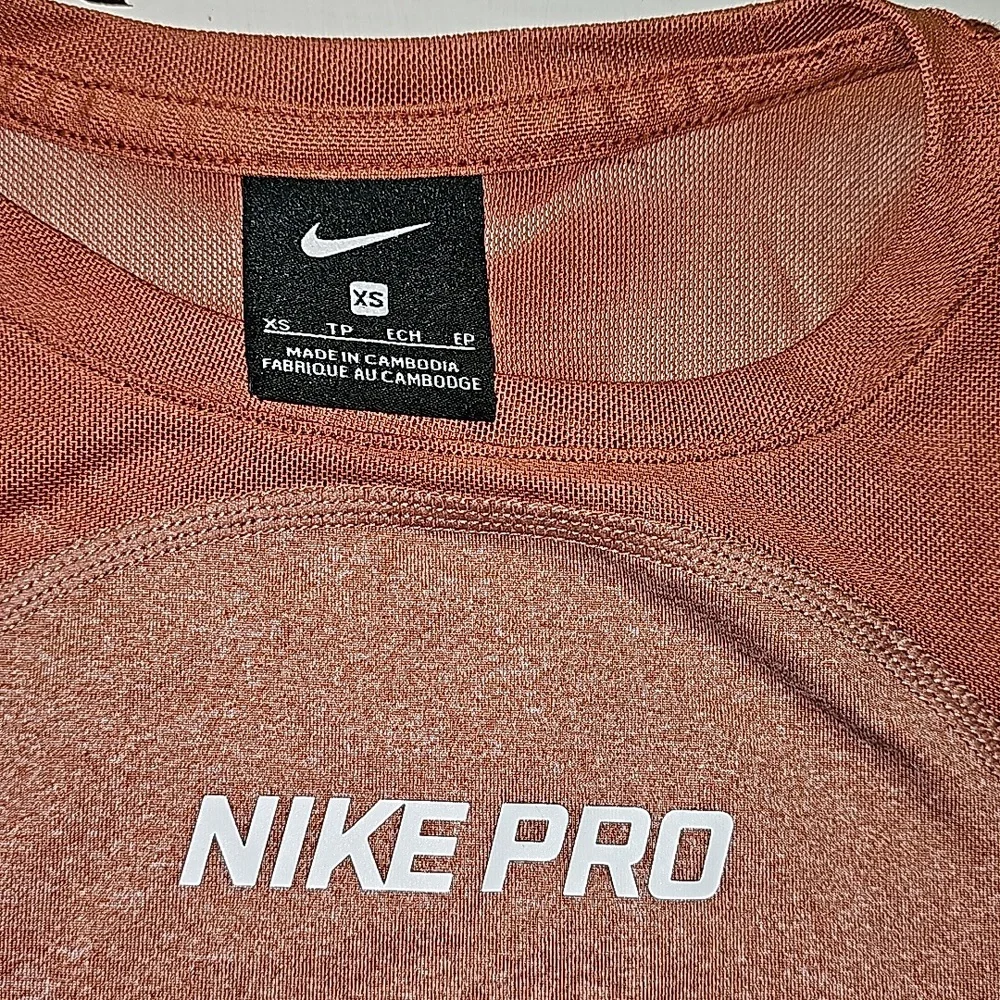 Nike top - Picture 2 of 3